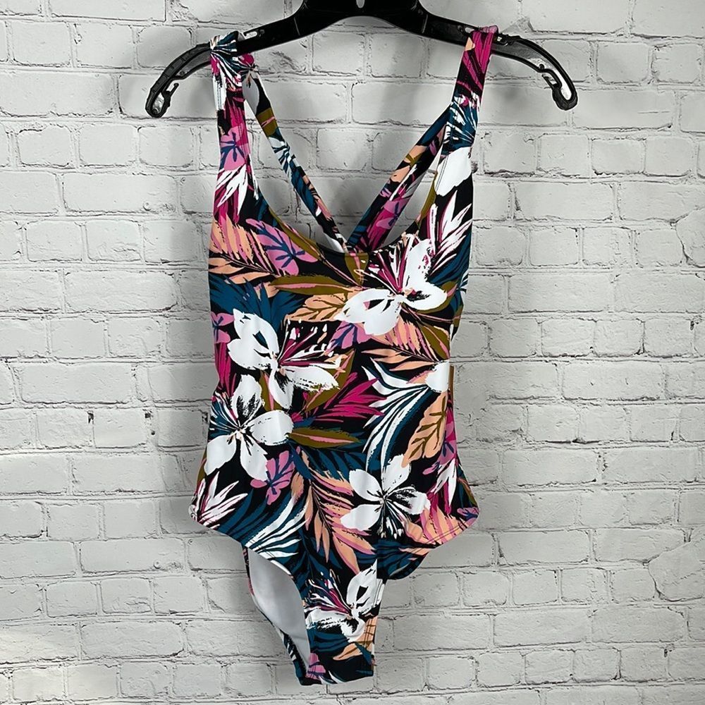 Kona Sol Twist Back Medium Coverage 1-Piece Swimsuit Size M
